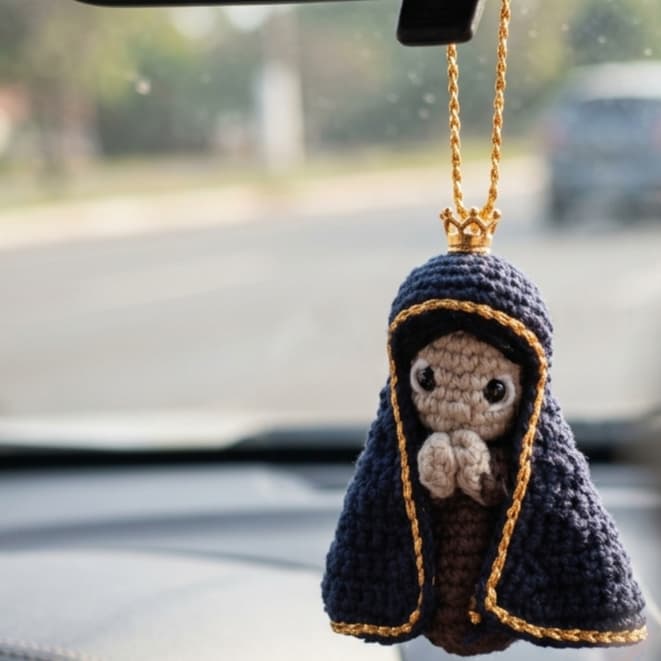 Cheirinho de Carro Amigurumi Coche Santinho +  Refil Carro Novo
