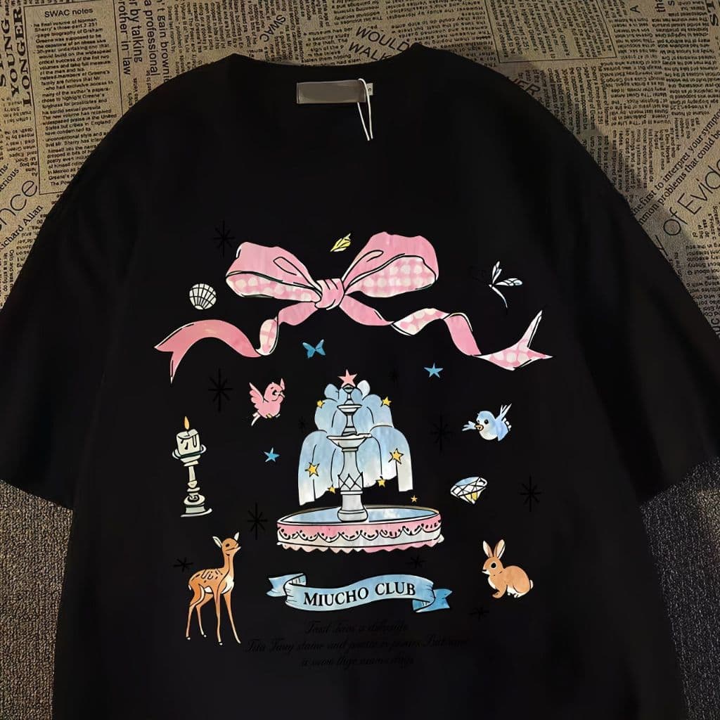 Camiseta Feminina Laço Fonte Costa Estampa Preto Branco Estética Fofa