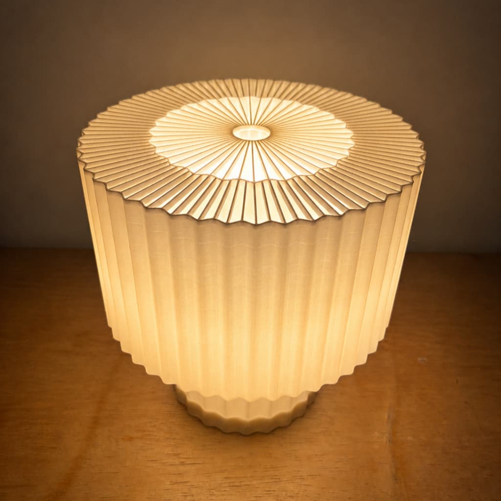 Luminária Coliseu | Abajur de Mesa Decorativo para Quarto, Sala e Escritório