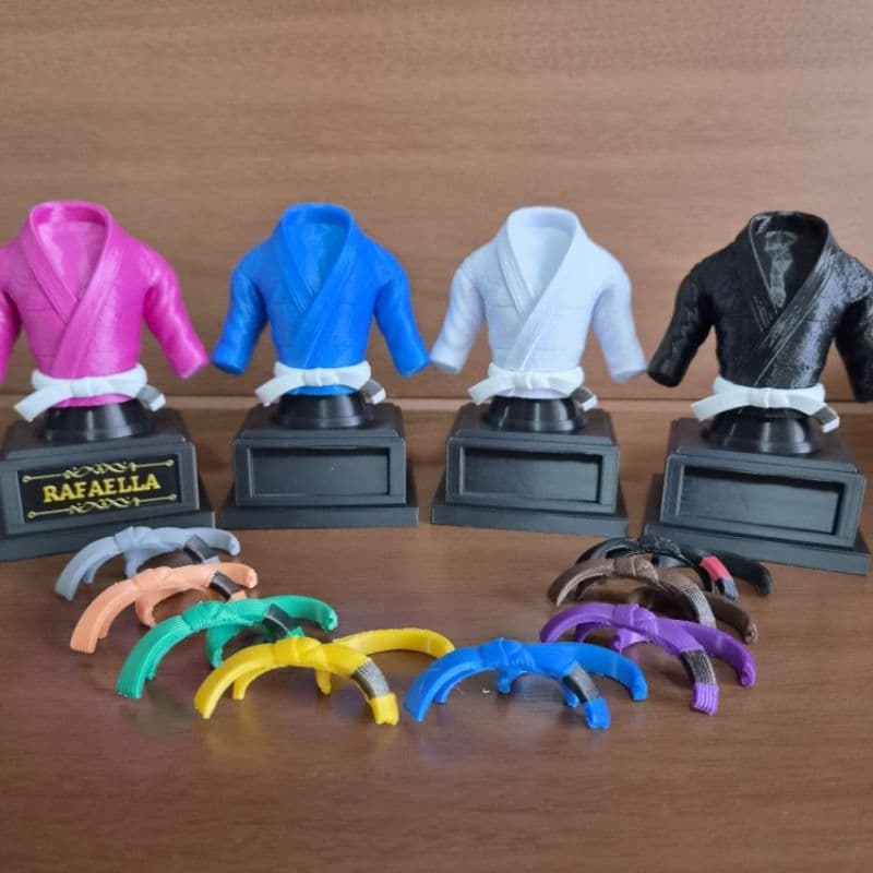 Troféu kimono 12cm jiu-jitsu judô karatê artes marciais brinde personalizado enfeite decoração