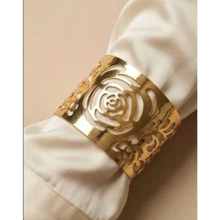 CONJUNTO DE BRACELETE ELEGANTE COR OURO EMITANDO FLORES