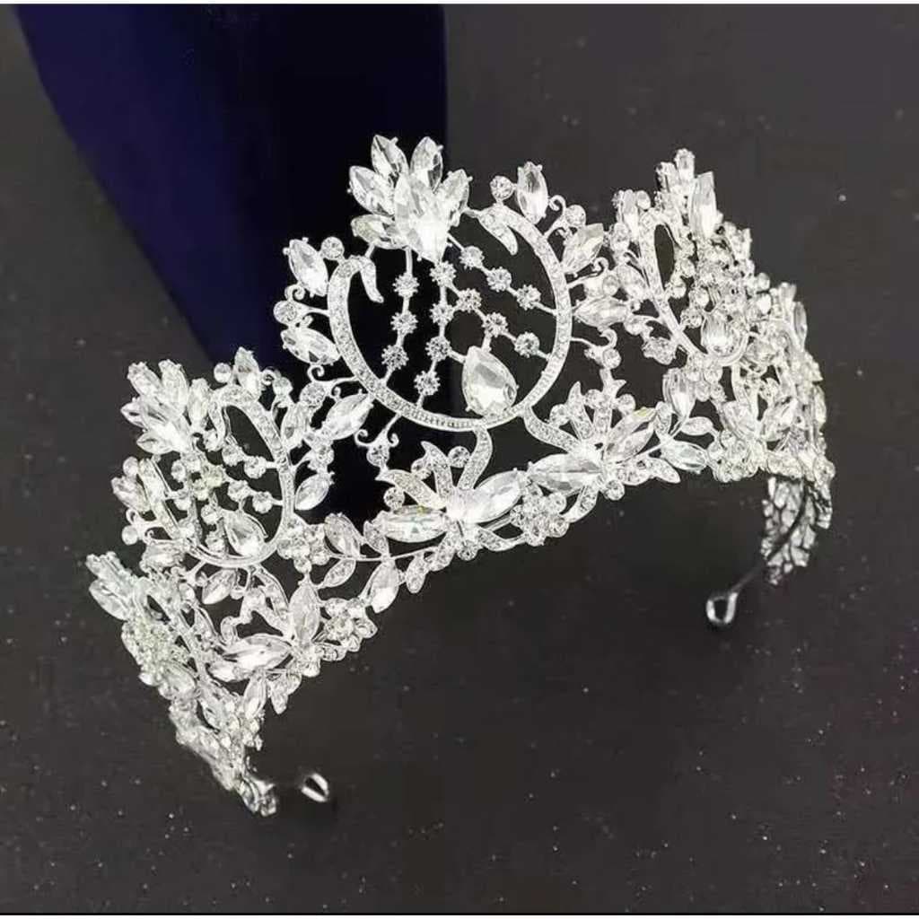 Tiara coroa com strass, princesa, noiva, debutante 15 anos, casamento Luxo Prata