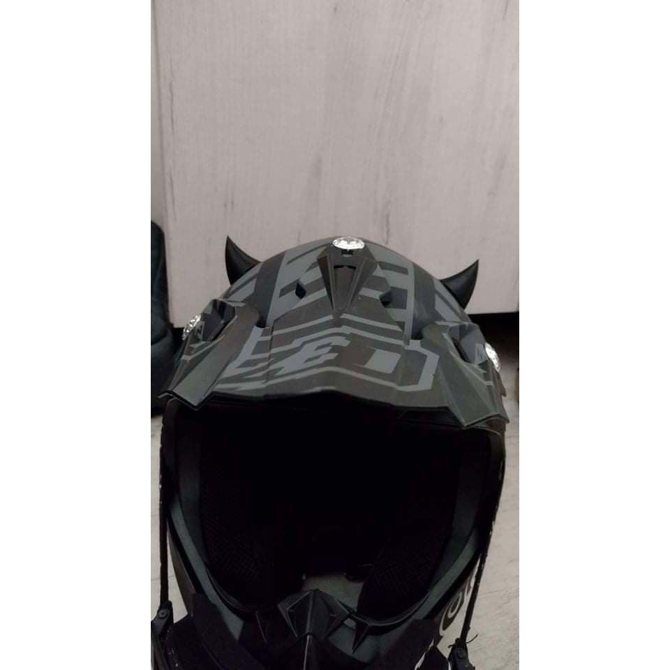 Chifres para Capacete de Moto – Estilo em 3D!