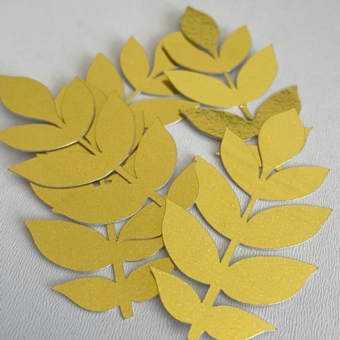 50 FOLHAGEM/FOLHAS TOPO DE BOLO PAPAEL LAMICOTE DOURADO APLIQUE/ FESTA /LEMBRANCINHA 180G 7CM
