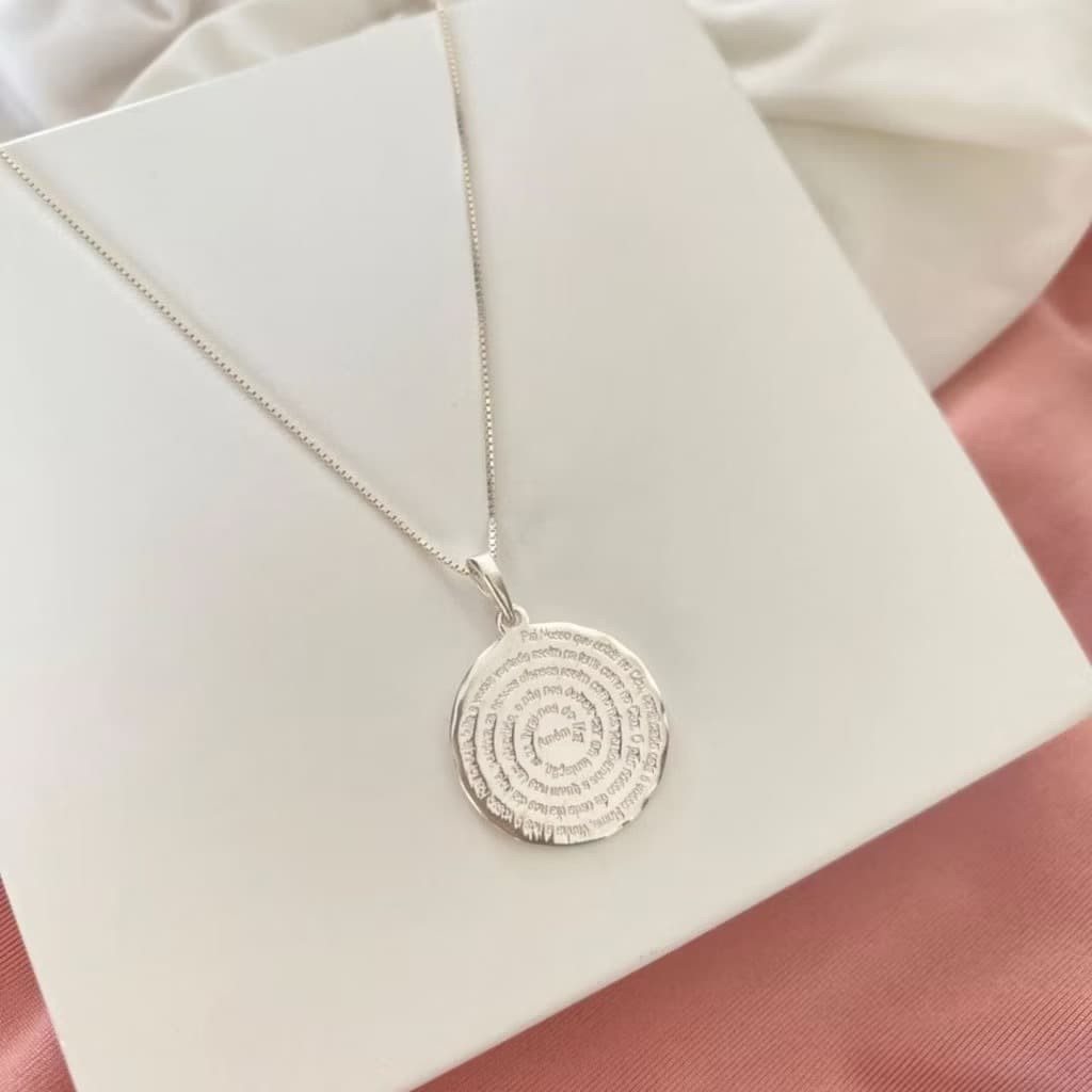 Colar Choker pingente Pai Nosso Bailarina cruz feminina folheado banhada a prata 925