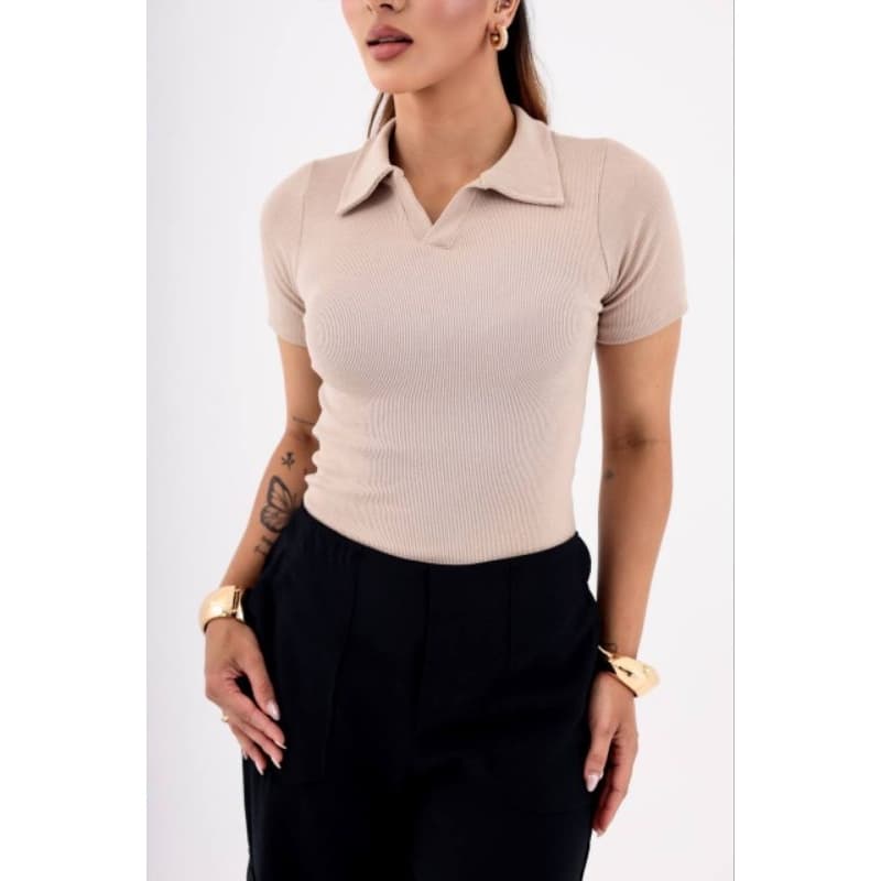 Blusa Feminina Curta Gola Polo com Tecido Macio e Confortável