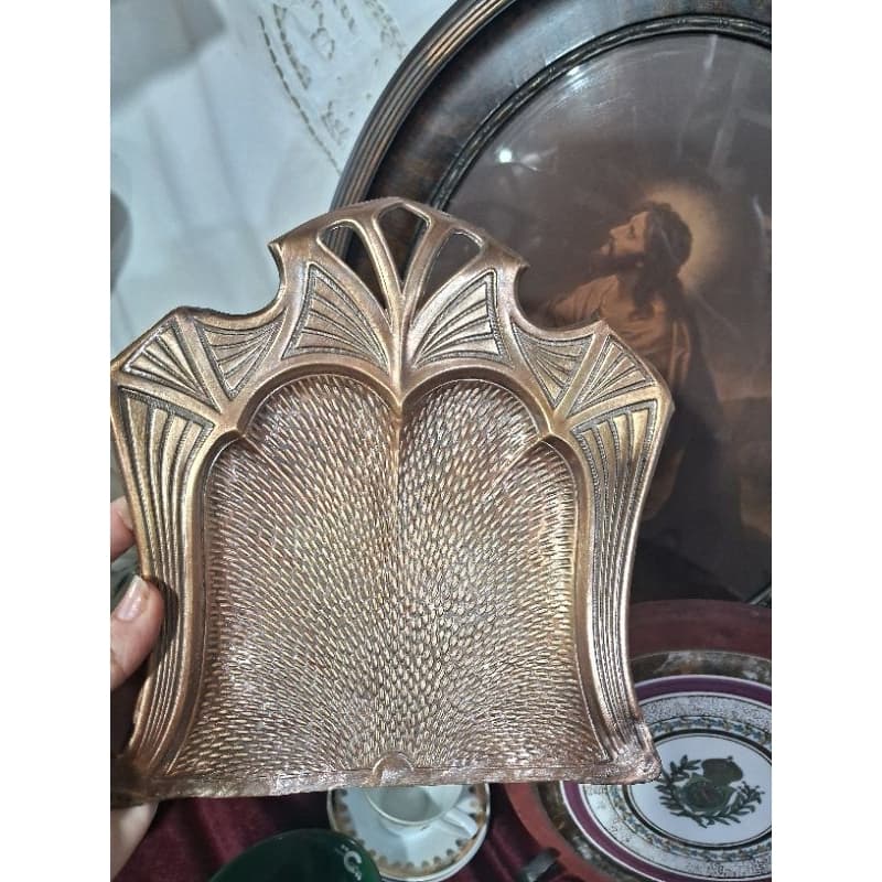 antigo cata migalhas de metal dourado