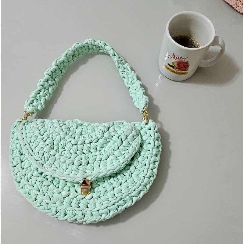 Bolsa Feminina de Mão Feita em Tricô Verde Agua Acabamento Dourado