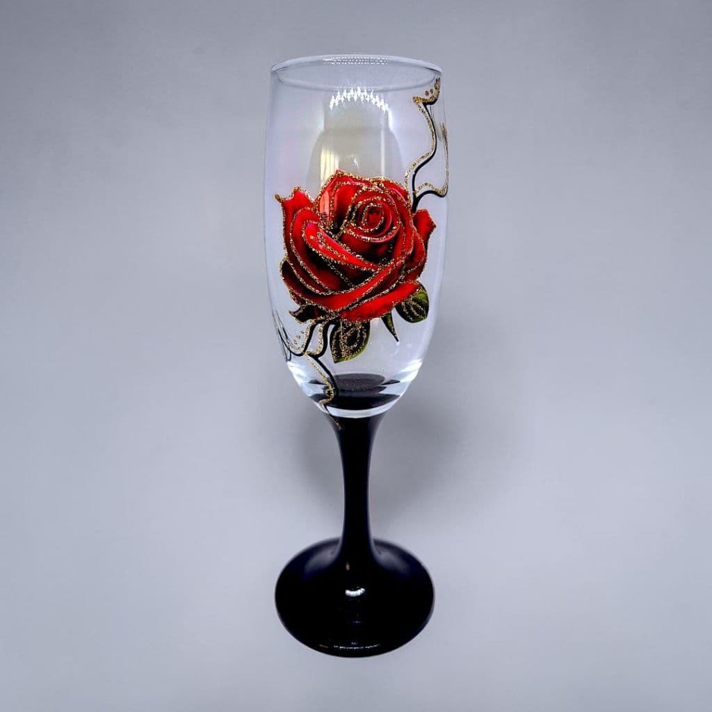 Taça Pomba Gira Flor Vermelha Detalhes Dourados Fundo Preto Produto Exclusivo de Alta Qualidade