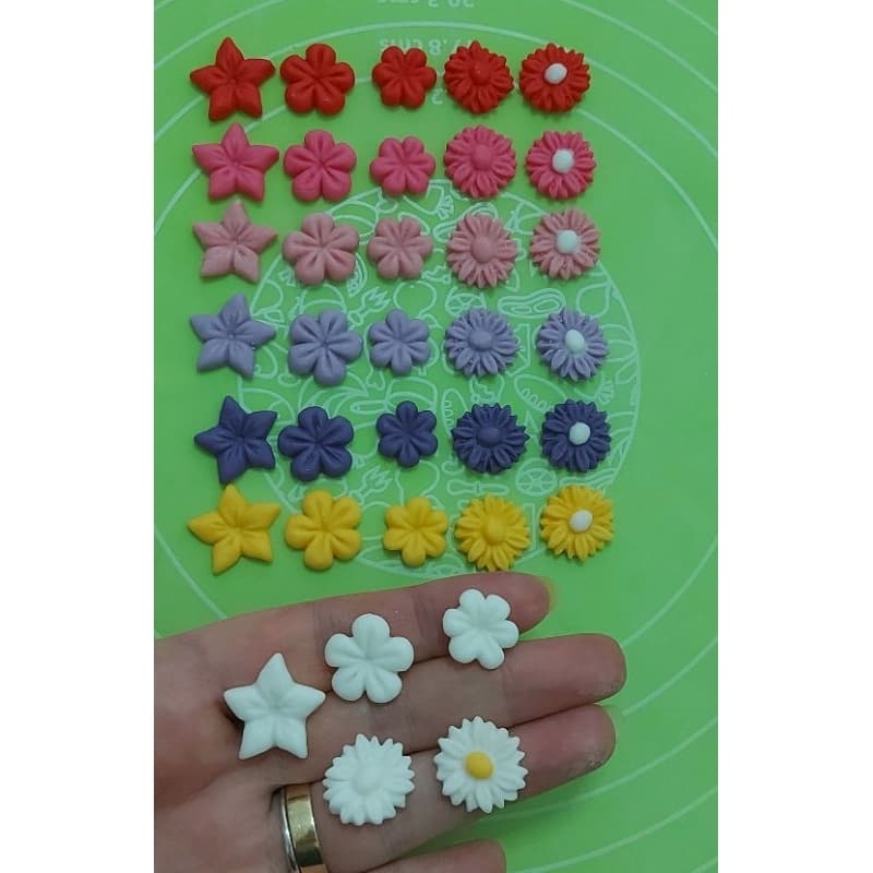 Aplique de pasta americana mini flores. Escolher cor e modelo por chat.