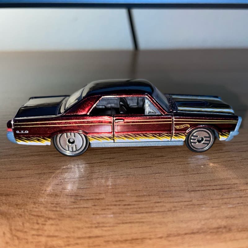 Carrinho Miniatura ‘65 Pontiac GTO Ultra Hots Hot Wheels PINTURA EXPECTRA FLAME (mesma do Super Thunt) - Loose