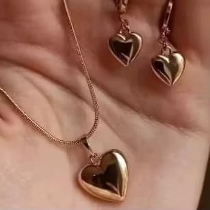 Conjunto Colar Brincos Coração Liga Dourada Vintage Feminino Presente