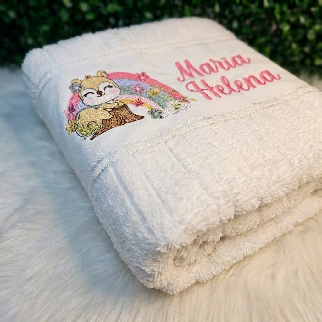 Toalha De Banho Infantil Personalizada Com Nome E Tema Bordado Döhler Branca - Menino Menina