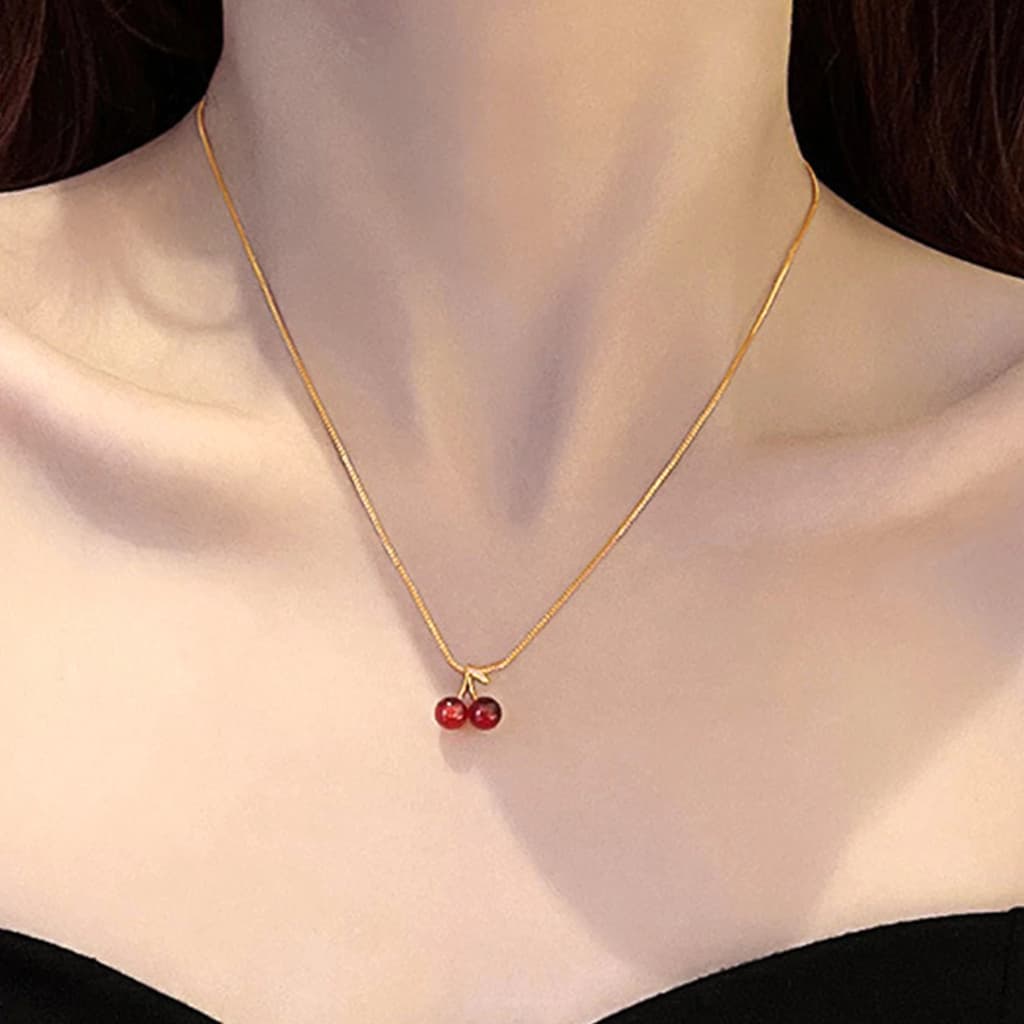 Colar Feminino com Pingente de Cereja Vinho - Design Moderno