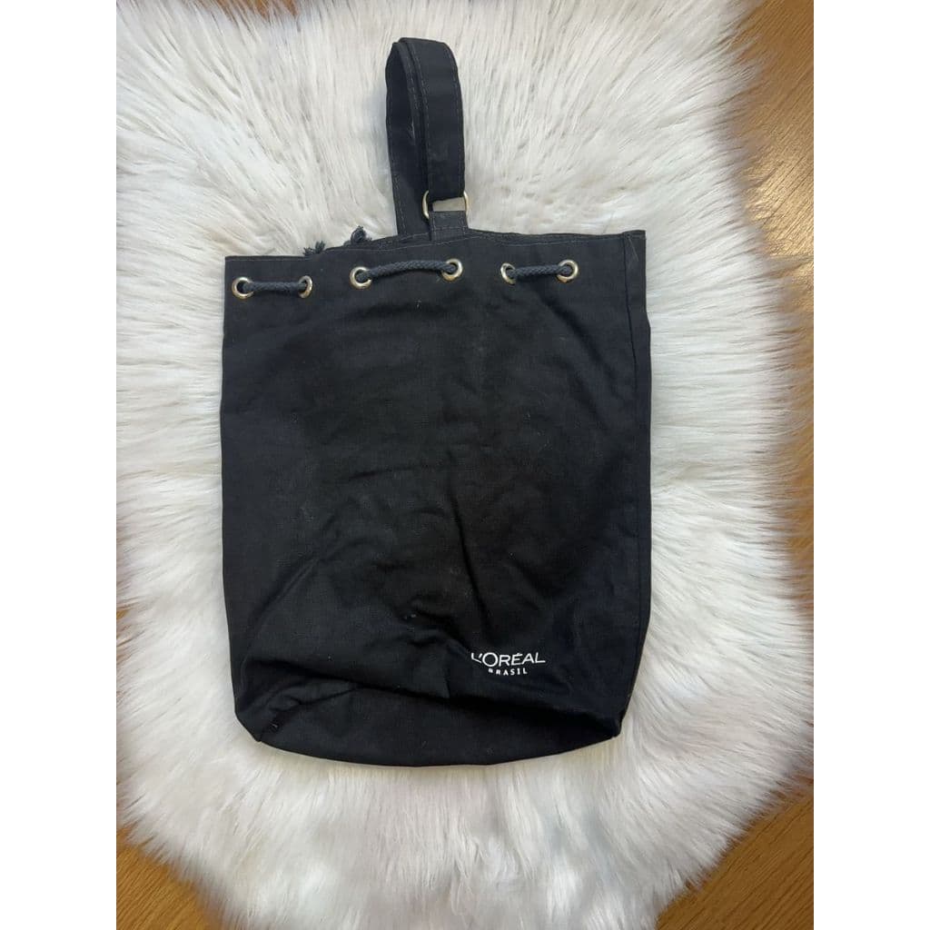 sacochila loreal paris preta
