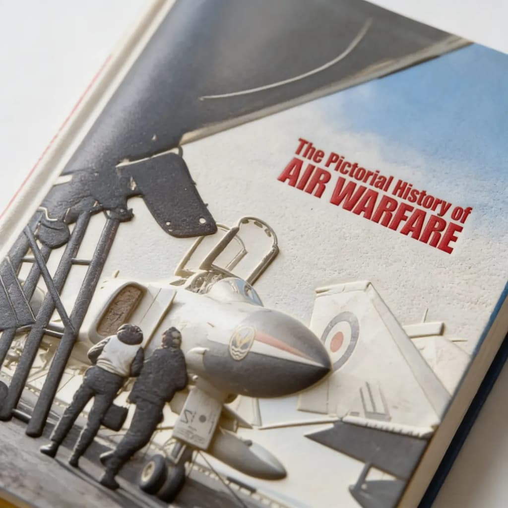 Livro Ilustrado Capa Dura The Pictorial History of Air Warfare