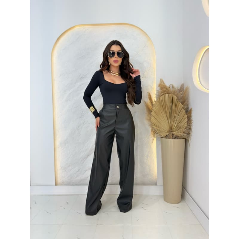 Calça de Couro Cintura alta modelagem impecável Chic inverno Calça courino P M G GG tendência frio preto marrom caramelo