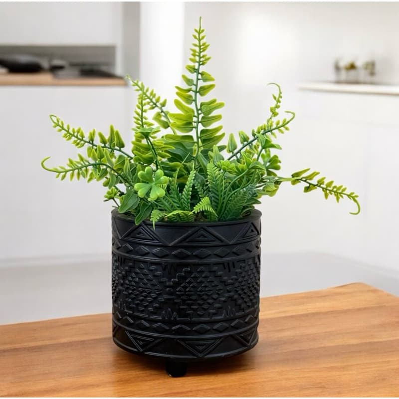 Vaso de cimento com folhagem artificial, samambaia, trevo da sorte, plantas verdinhas