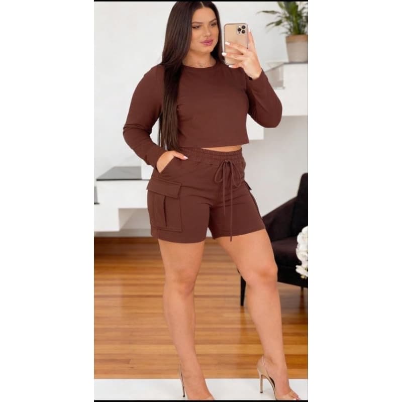 CONJUNTO FEMININO  FENININO SHORT CARGO EM MOLETINHO INVERNO , BLUSA E SHORTS , CROPPED MANGA LONGA SHORTS CARGO
