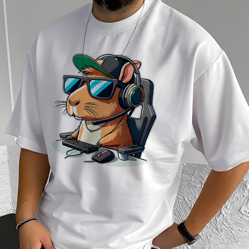 Camiseta Oversized Unissex Plus Size com Estampa: "Capivara atendente de sac" - Lançamento 2026