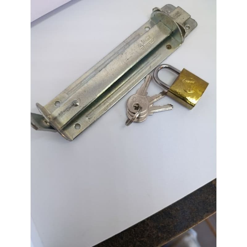 Kit Segurança: Trinco Ferrolho Chato 11cm + Cadeado 20mm Reforçado para Portas e Portões