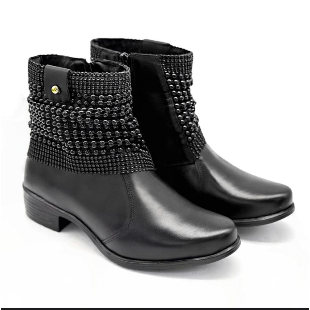Bota Feminina Bravatto Cano Curto Couro Confortável Com detalhe de Manta com Aplicação Polaina Moda