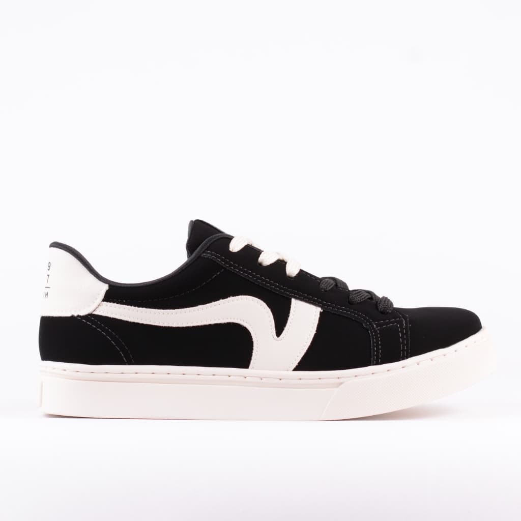 Tênis Feminino Casual Via Marte em Nobuck Cadarços Coloridos Solado Borracha