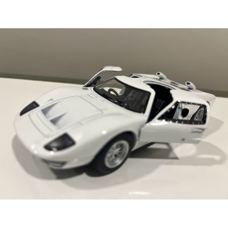Miniatura de metal carro estilo anos 80