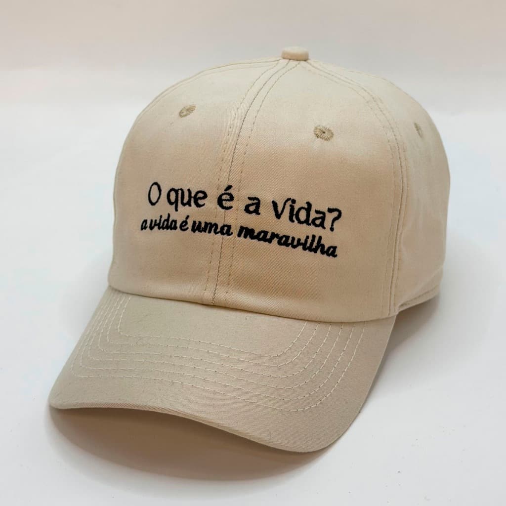 Boné Dad Hat O que é a Vida Bordado Aba Curva Algodão Ajustável Unissex Premium Casual Frase Premium