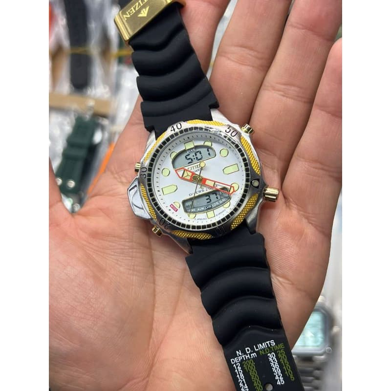 RELÓGIO MASCULINO PREMIUM – ESTILO, PRESENÇA E SOFISTICAÇÃO! VIDRO RESISTENTE A RISCOS E IMPACTOS.