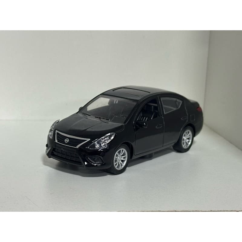 Miniatura Nissan Versa Fricção Com Som E Luz