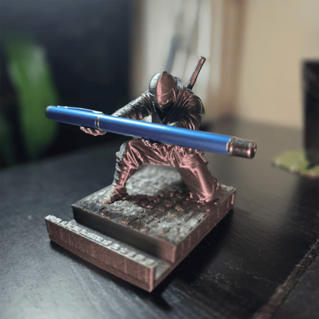 Porta caneta e porta celular Ninja - disponível em 2 cores