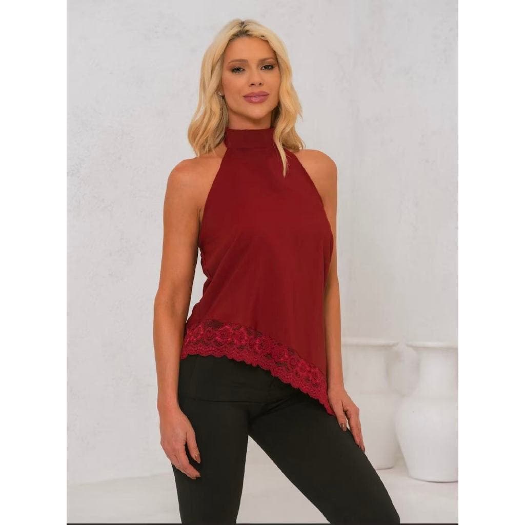 Esta camisa de gola alta é feita de tecido crepe premium e apresenta um design assimétrico para um estilo moderno e casu