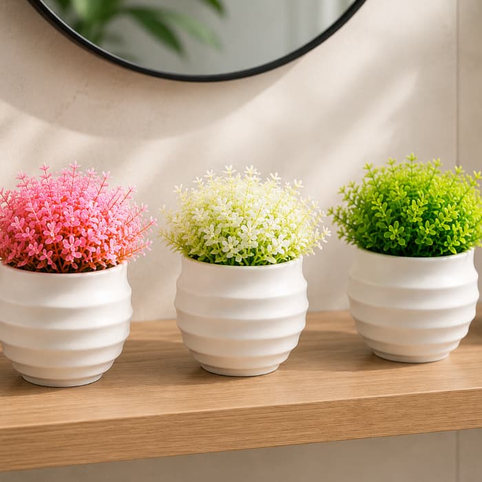 Kit 3 Mini Vasinhos Planta Artificial Flores Sortidos Vaso Branco Minimalista Decoração Casa