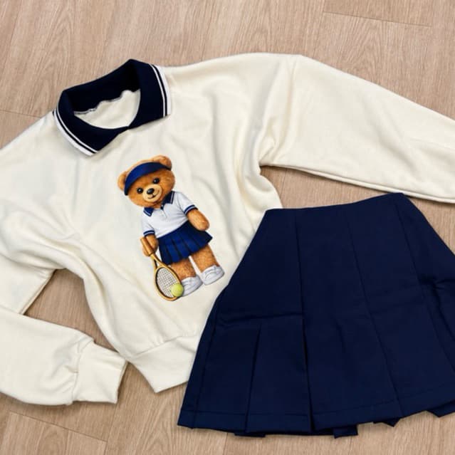 Conjunto Feminino Blusa Cropped Moletom de Gola Franelada + Short Saia Franzido Colegial em Alta Tendência