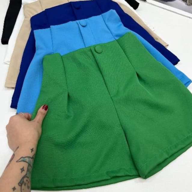 short feminino em alfaiataria estiloso
