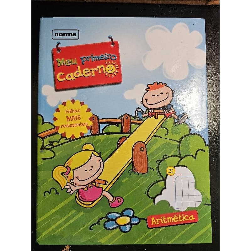 Meu primero caderno - Capa Dura - Caderno Quadriculado Infantil 7x7mm - Aritmética e Alfabetização