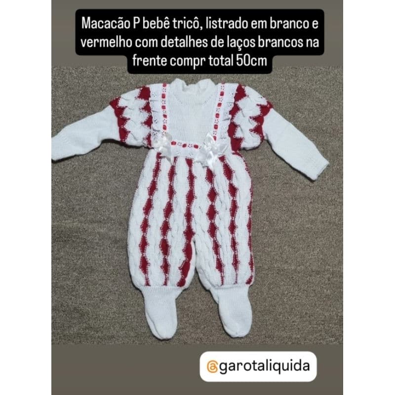 Macacão P bebê tricô, listrado em branco e vermelho com detalhes de laços brancos na frente compr total 50cm