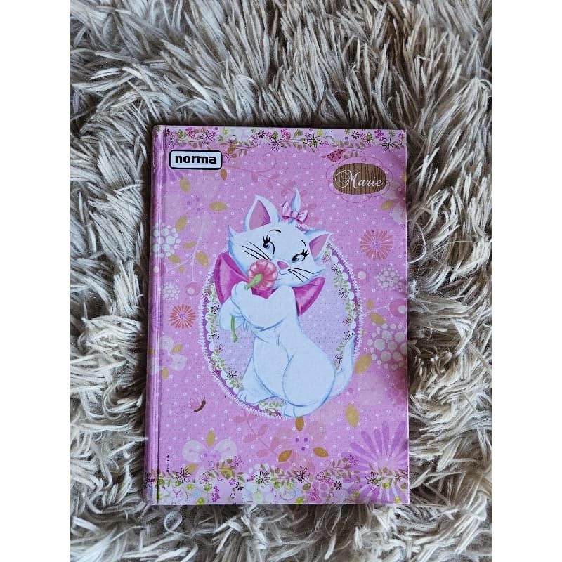 Material Escolar Gatinha Marie Caderno pequeno, capa dura 1 matéria ou régua 30cm