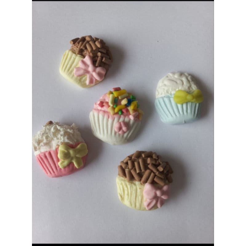 kit com 08 apliques  de biscuit Porcelana Fria docinhos