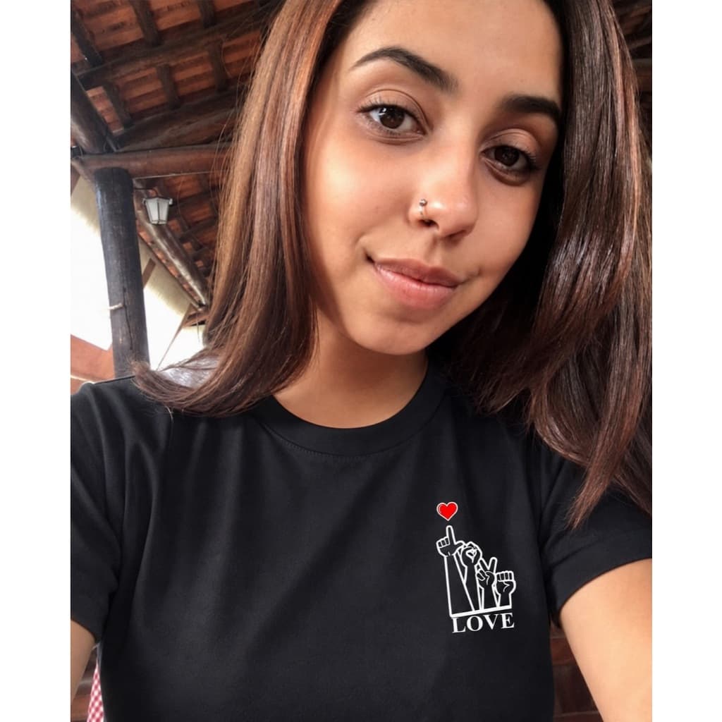 Camiseta Preta LOVE Básica Mulher Feminino Unissex presente única personalizada amor jovem idosa adulta libras inclusão