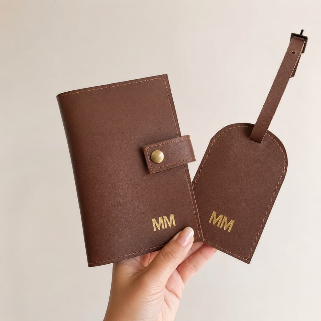 Porta Passaporte e Tag de Mala Couro Sintético Personalizado Iniciais Dourado, Prata Ou Baixo Relevo