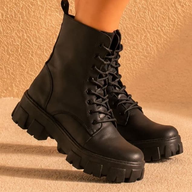 Bota Feminina Tratorada Salto Bloco Baixo Bico Redondo Inverno Coturno