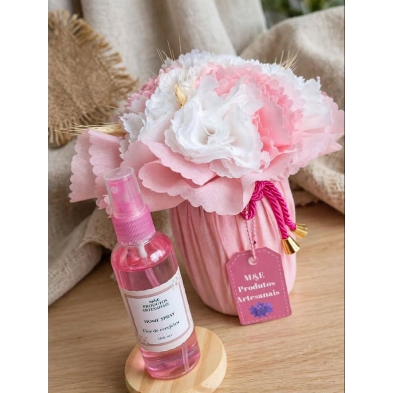 VASO DE FLORES FEITA COM TNT+HOME SPRAY PARA BORRIFAR NAS FLORES