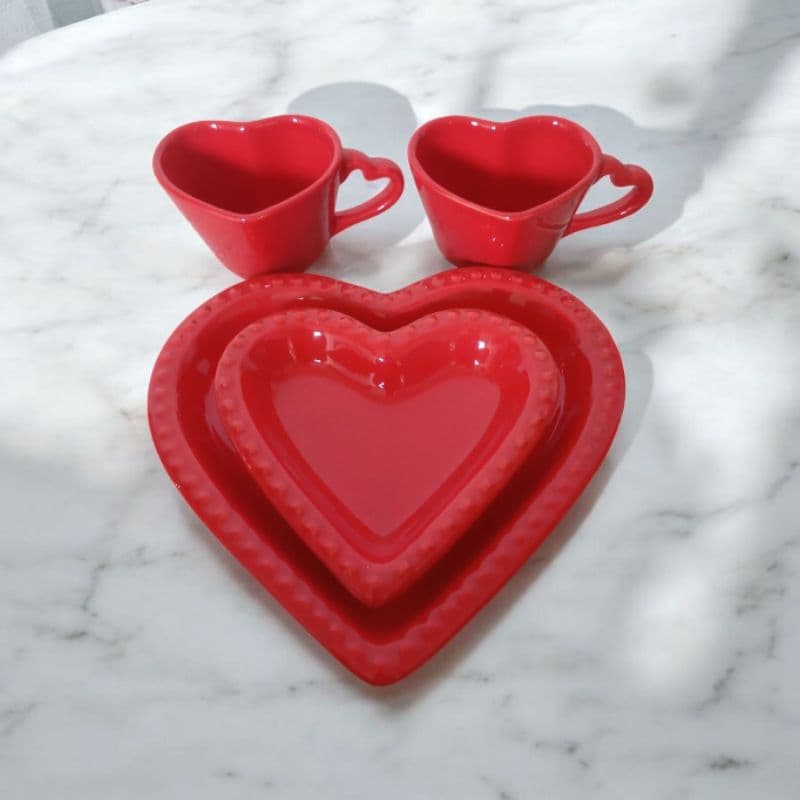 Jogo Travessa Formato Coração Grande E Médio + 2 Xícara 100 Ml Para Café Chá da Tarde Porcelana Mesa Posta Kit Romântico