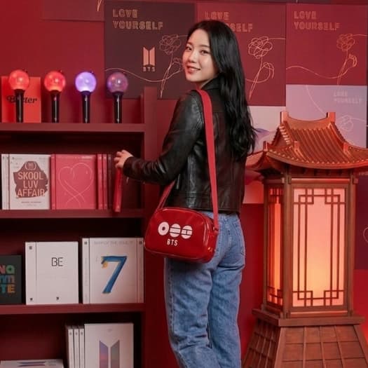 Bolsa Feminina Bts Red K-pop Transversal Alça Ajustável Vermelha