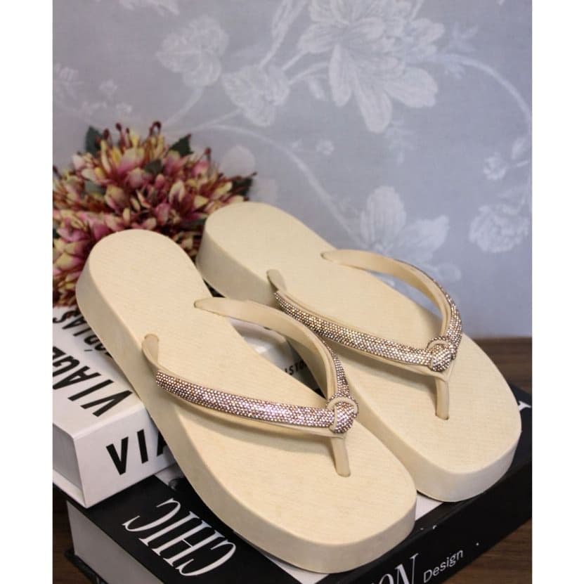 Chinelo de Dedo Sandália Elegante Para Mulheres Feminina 2026 Ponta Quadrada Correia Brilho Envio Imediato