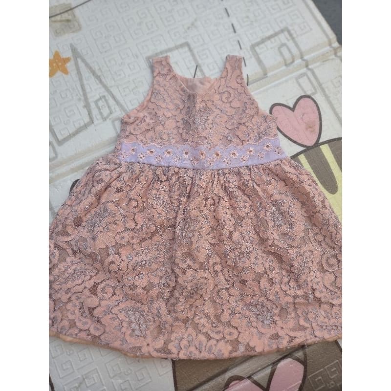 [Desapego] Vestido de renda  Salmão  6 a 9 meses bebê menina.