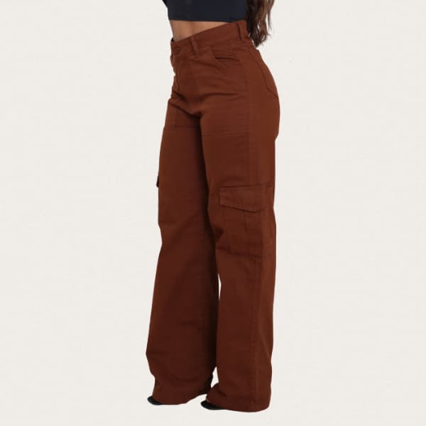 Calça Jeans Wide Leg Cargo Marrom Terracota Bolsos Utilitários Laterais Cintura Alta Feminina