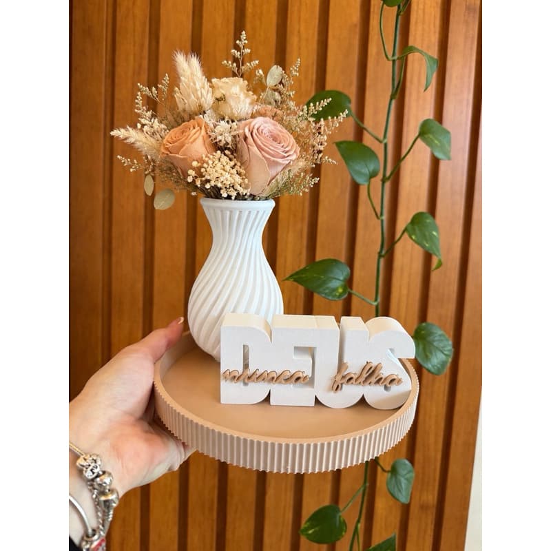 Kit Decoração Sala e Quarto com Bandeja Decorativa Redonda Vaso Moderno Texturizado e Letreiro Deus Nunca Falha Cristã